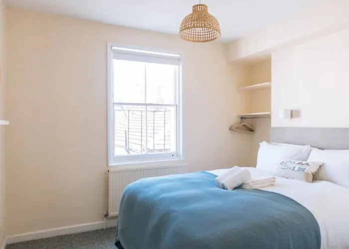 Central Brighton Seaside Retreat