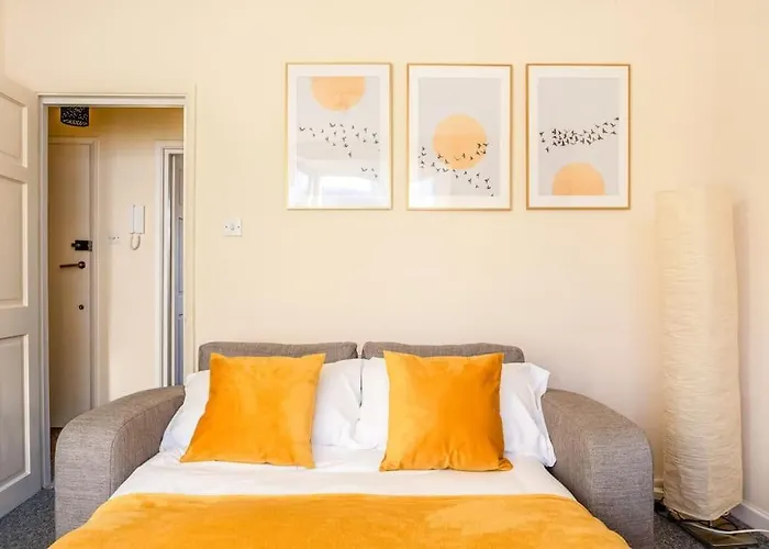 Central Brighton Seaside Retreat